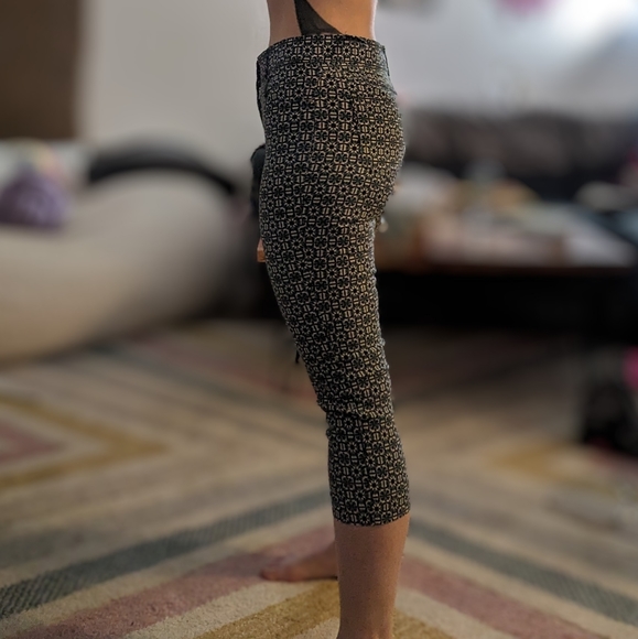 Patterned Capris - Picture 5 of 7